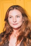 Anne Hollister headshot
